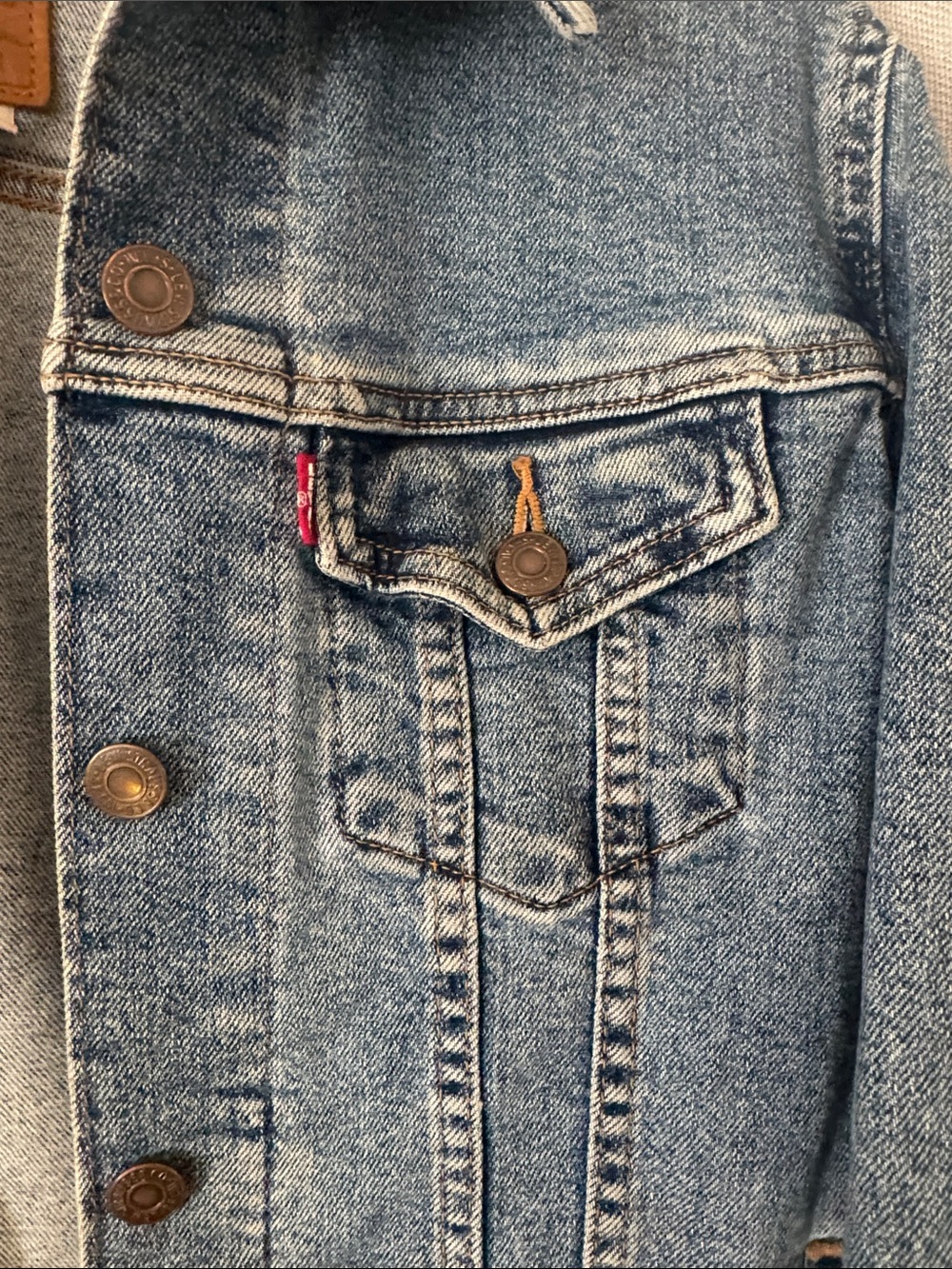 Levi's Women's Light Wash Denim Jacket - Blue - Picture 4 of 5